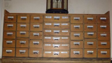 Apothekerschrank restaurieren | Nostalgie im Wohnzimmer 1