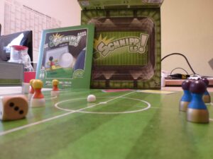 Schnipp es! Spannendes Fußball-Brettspiel
