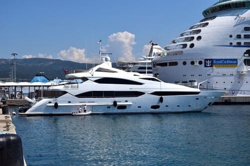 Wo steht die Yacht eines Super-Reichen? Wir haben die Antwort. 1