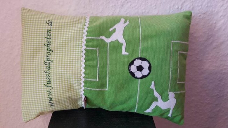 Fußballgeschenk für Babys | Namenskissen plus Clubmitgliedschaft 1