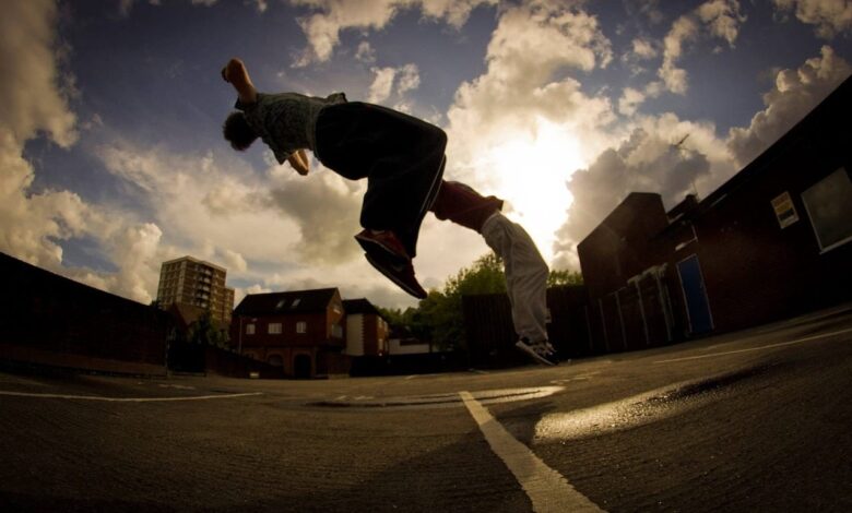 Parkour - Sprünge über Hochhäuser und Bordsteinkanten 1