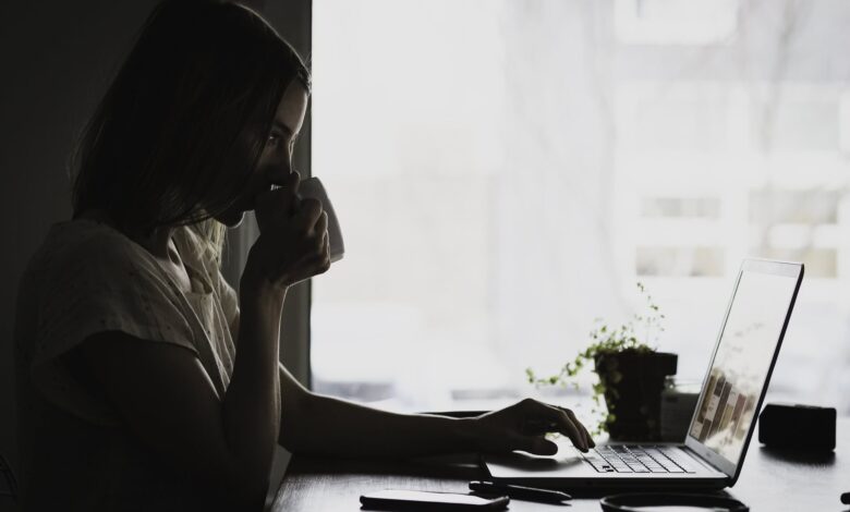 Gesünder arbeiten mit einem Steh-Sitz-Schreibtisch 1