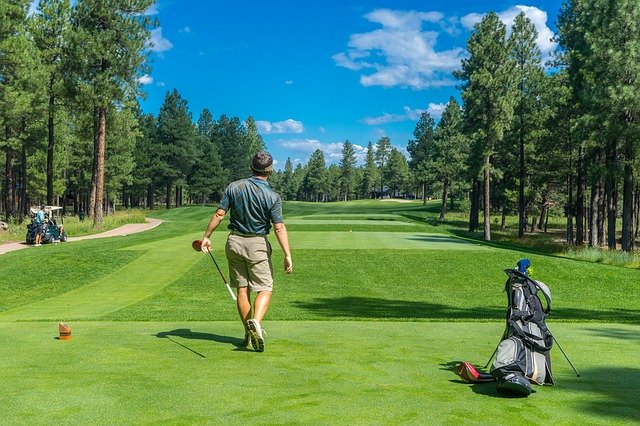 Golf spielen und leckeres Essen in Heiligenhaus 1