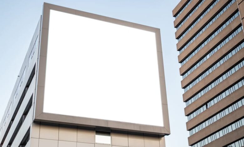 Werbefläche für Großplakate installieren 1
