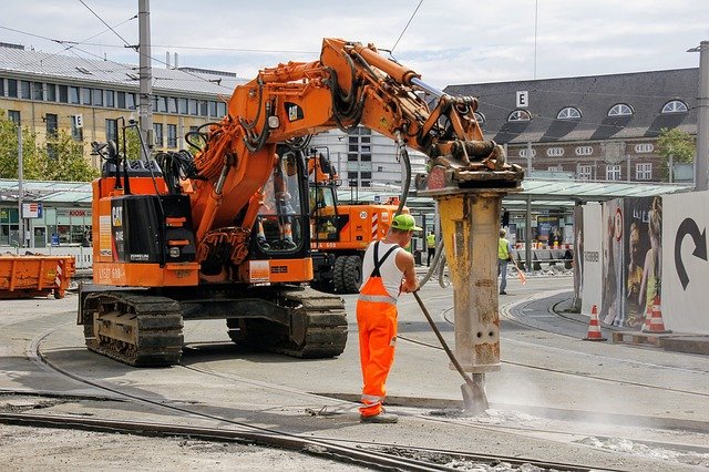 Schäden in und an einem Haus durch Tiefbauarbeiten 1
